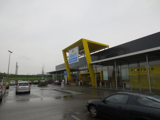 Albert hypermarket Třebíč (INTERSPAR)