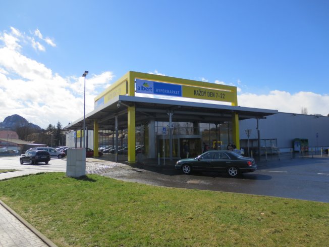 Albert hypermarket Bílina (INTERSPAR)