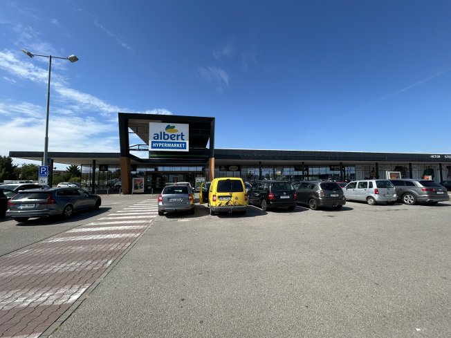Albert hypermarket Staré Město